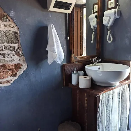 Areti's Traditional House * Apollona