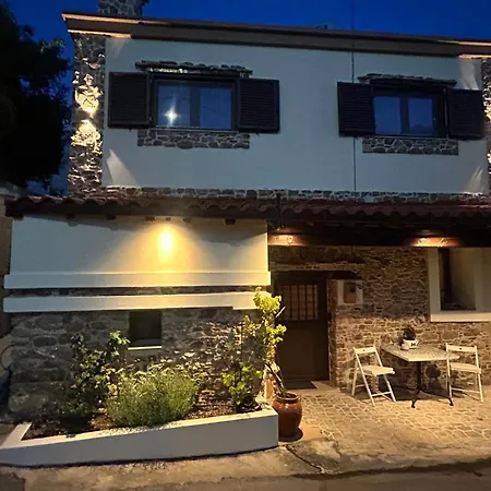 منزل ريفي Areti's Traditional House *