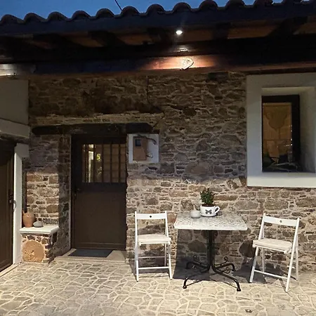 Areti's Traditional House Country house Apollona