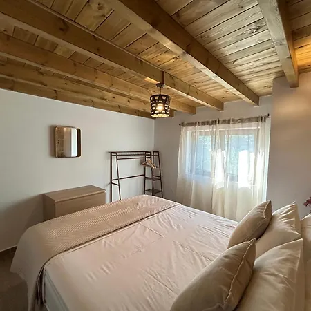 Areti's Traditional House Apollona