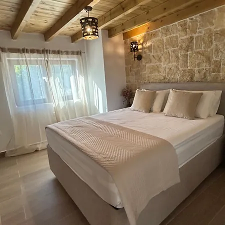 Areti's Traditional House * Apollona