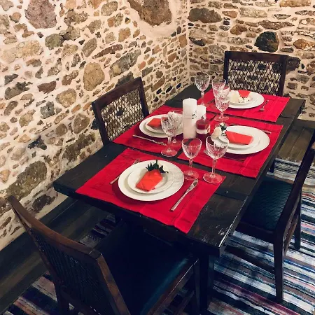 Areti's Traditional House * Apollona