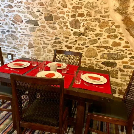 Areti's Traditional House منزل ريفي *