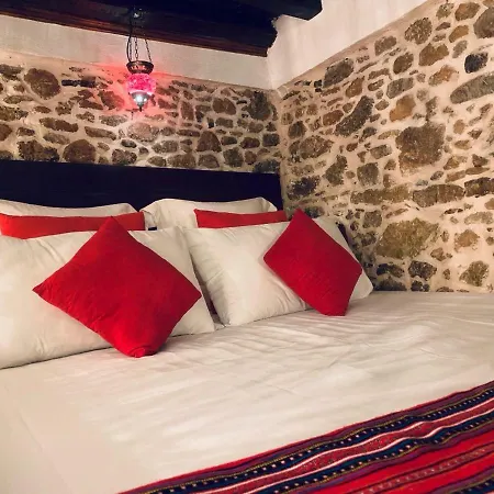 Areti's Traditional House Apollona