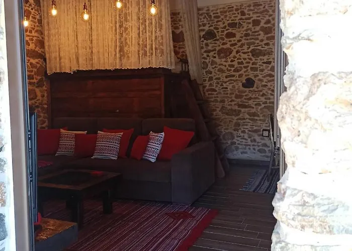 Areti's Traditional House Apollona