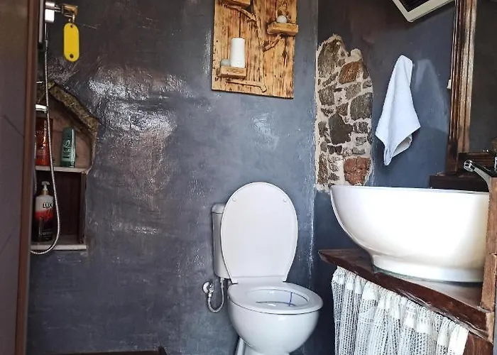 Areti's Traditional House Apollona