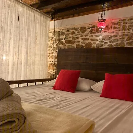 Areti's Traditional House Apollona