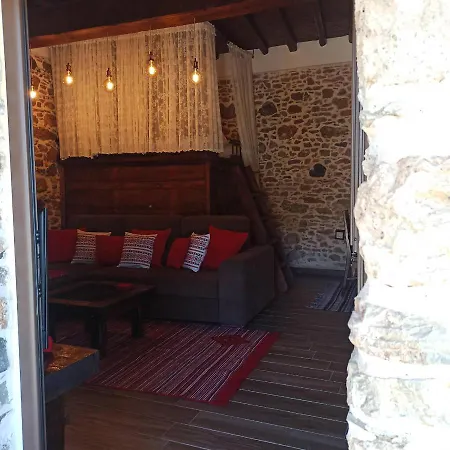 Areti's Traditional House Apollona