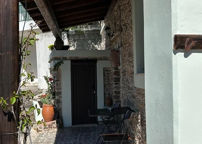 منزل ريفي Areti's Traditional House *