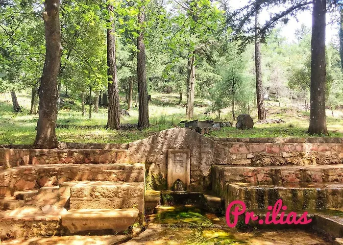 Areti's Traditional House منزل ريفي Apollona